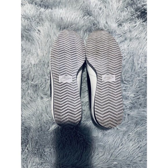 Nike Cortez - Picture 2 of 6